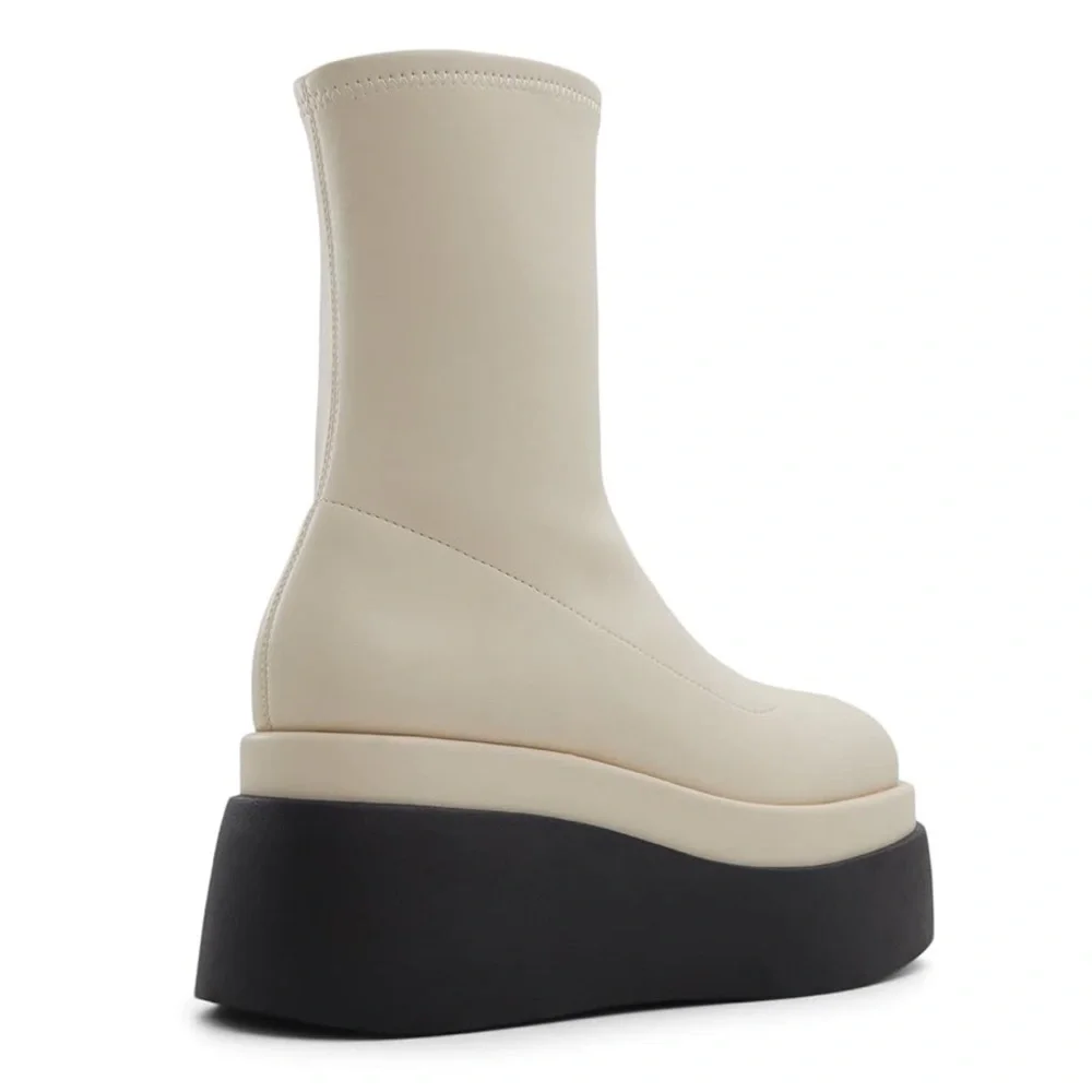 NWTIB • Call It Spring • Women's Mars Ankle Boot • Ice/Black • Size 7 • Cute! 😍